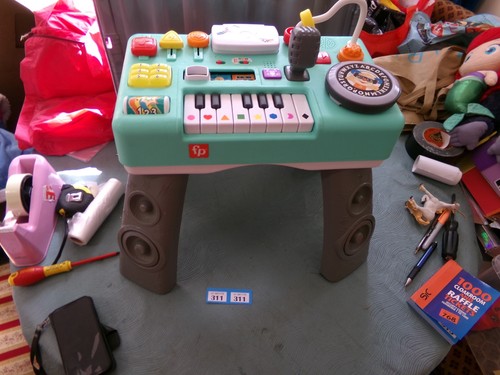 Fisher price table english - dj,